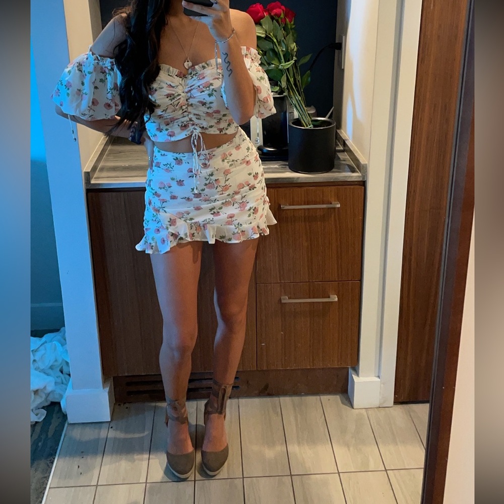 Cute floral skirt set. Top size s bottoms size xs